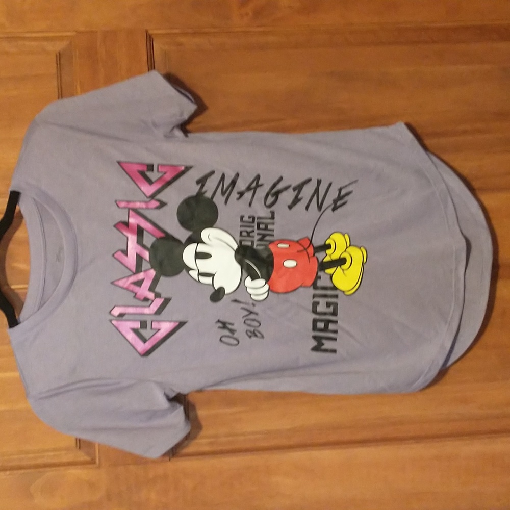 Disney Mickey Mouse size S(3-5) juniors, silky short sleeve Tee w large graphics